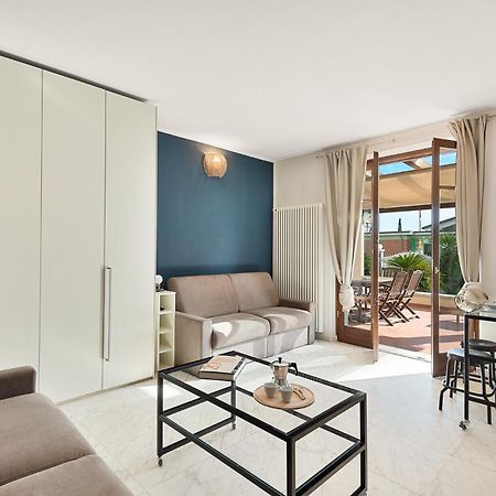 Splendido Monolocale Con Spazioso Giardino E Veranda A 500 Mt Dal Mare マリーナ・ディ・カッラーラ エクステリア 写真