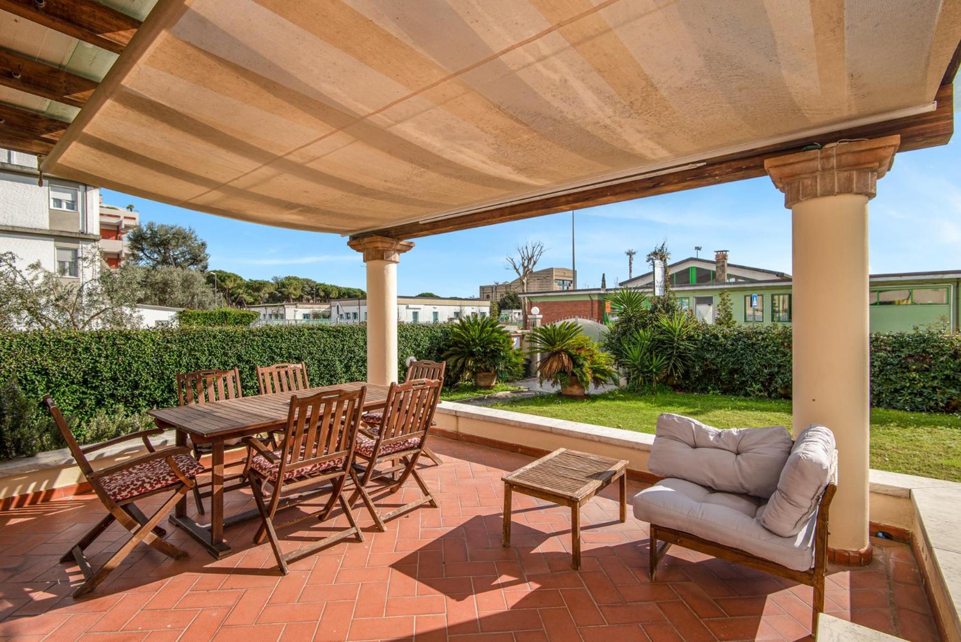 Splendido Monolocale Con Spazioso Giardino E Veranda A 500 Mt Dal Mare マリーナ・ディ・カッラーラ エクステリア 写真